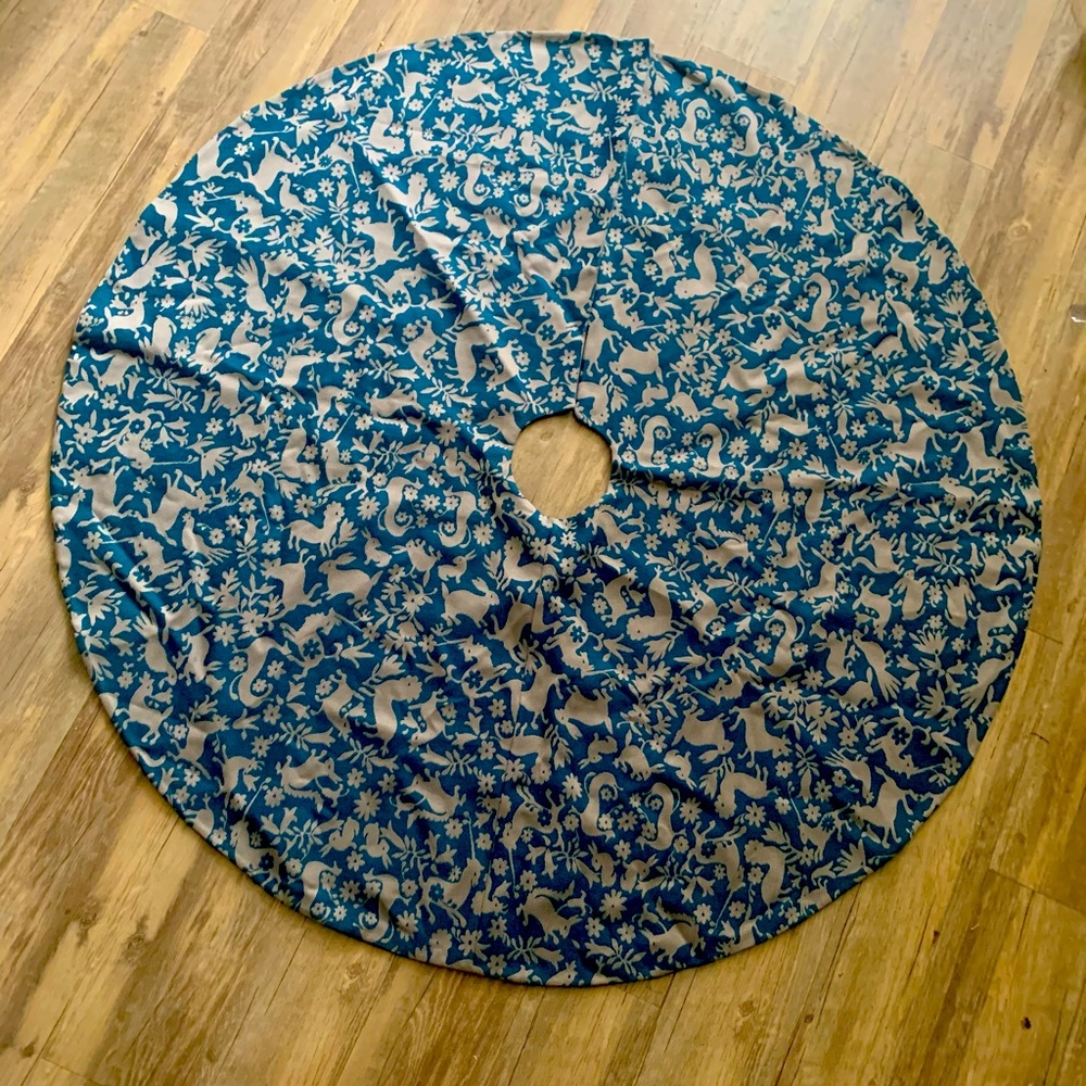 Pavo Unicornio North Sea Floe Tree Skirt